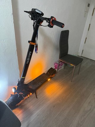 Patinete Eléctrico Naranja y Negro