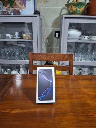 Caja iPhone 16 Pro Max negro