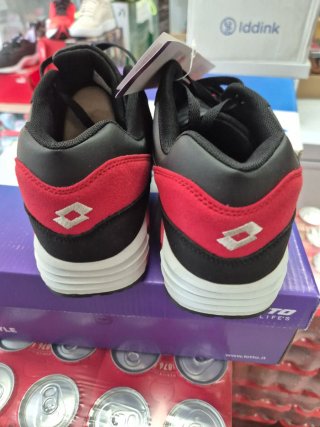 Zapatillas Lotto Negras y Rojas