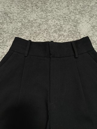 Pantalón pinzas negro Zara