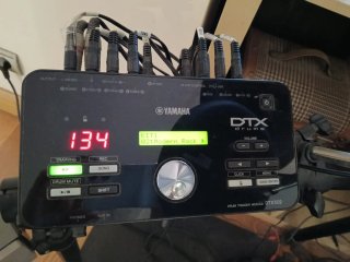 Batería Electrónica Yamaha DTX402K + Amp Millenium