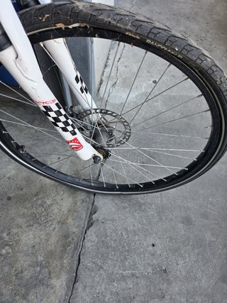 Bicicleta de montaña blanca RACE 2900