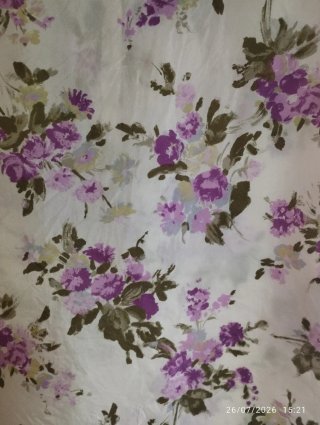 Blusa floral blanca y morada