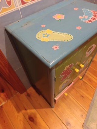 Mesita infantil decorada