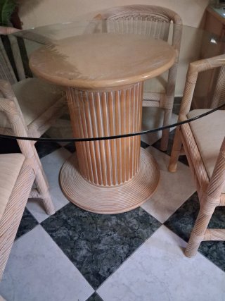 Mesa ratán cristal y 4 sillas