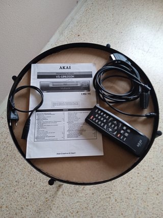 Reproductor VHS AKAI + 2 Cintas