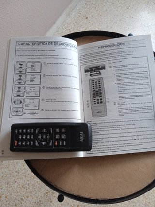 Reproductor VHS AKAI + 2 Cintas