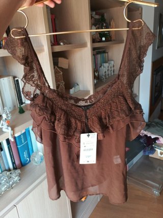 Top Zara volantes encaje marrón