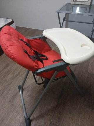 Trona de bebé roja plegable