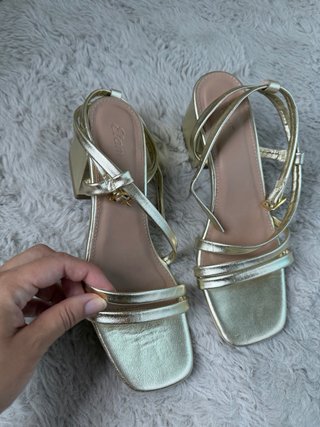 Sandalias doradas Etam piel