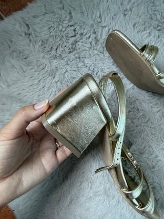 Sandalias doradas Etam piel