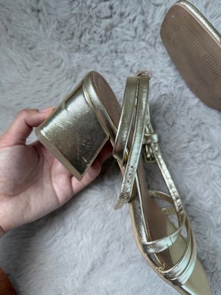 Sandalias doradas Etam piel