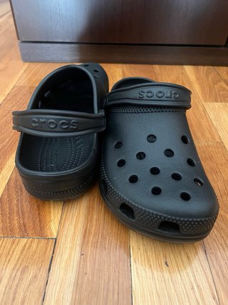 Crocs negros