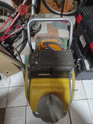 Pompa irroratrice a batteria 30L con carrello