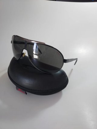 Gafas de sol Carrera negras y plateadas