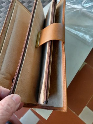 Joyero de viaje de cuero marrón