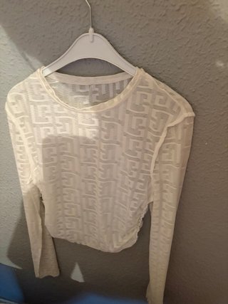 Camisa blanca de malla con estampado