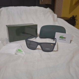 Occhiali da sole Lacoste neri polarizzati