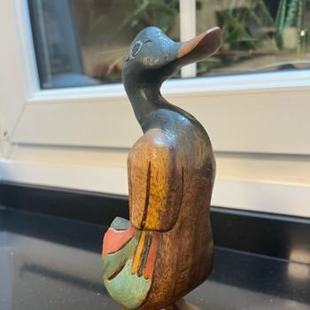 Anatra in legno intagliata a mano antica