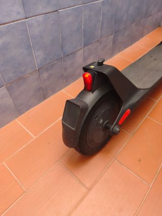 Patinete Xiaomi Scooter Lite 4 ,el cargador defect