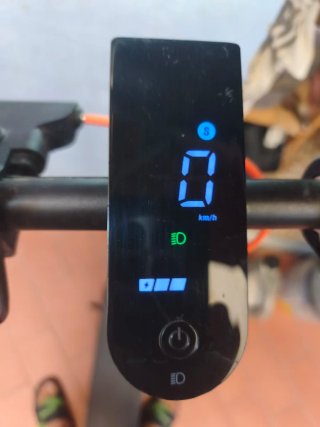 Patinete Xiaomi Scooter Lite 4 ,el cargador defect