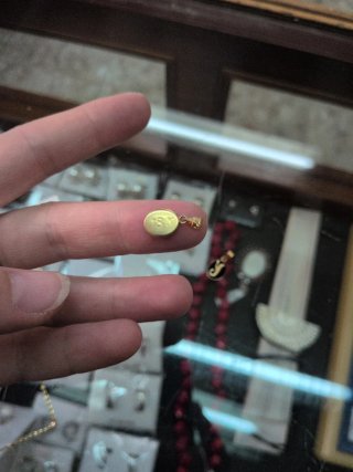 Colgantes Letras Oro 18k y Ónix Negro
