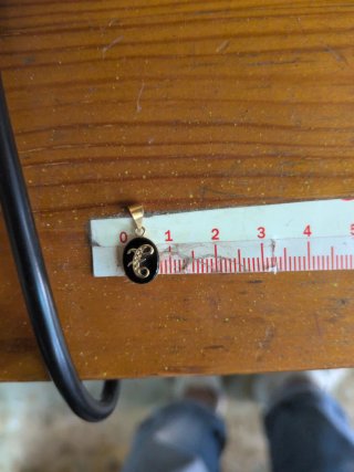 Colgantes Letras Oro 18k y Ónix Negro