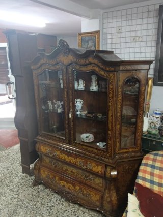 Set di Vetrine con Intarsi Olandesi