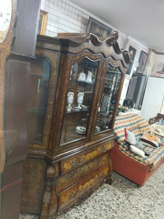 Set di Vetrine con Intarsi Olandesi