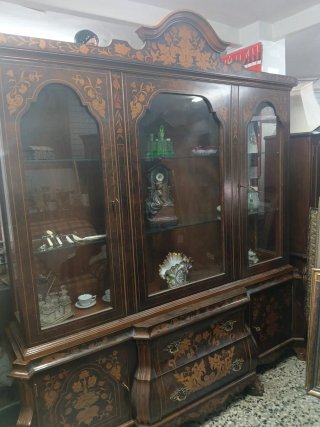 Set di Vetrine con Intarsi Olandesi