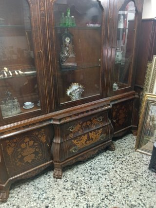 Set di Vetrine con Intarsi Olandesi