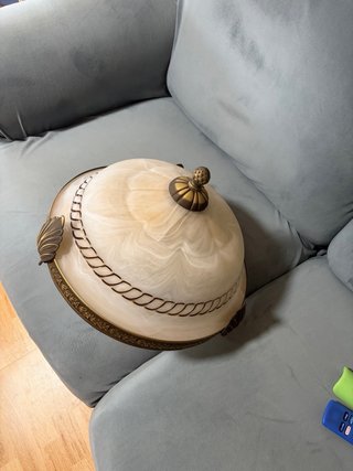 Lámpara de salón beige y dorada