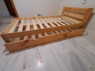 Cama de madera con cajones. Medidas 193 x 107 .