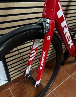 Bicicleta de carretera Trek Roja