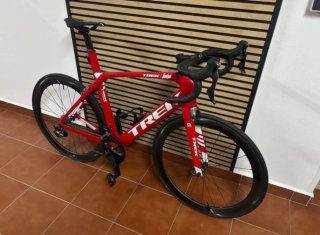 Bicicleta de carretera Trek Roja