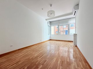 Piso en alquiler en Palos de Moguer en Madrid