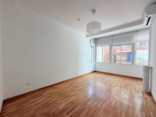 Piso en alquiler en Palos de Moguer en Madrid