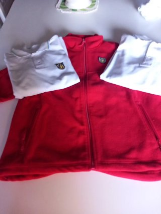 Chaqueta y 2 polos uniforme