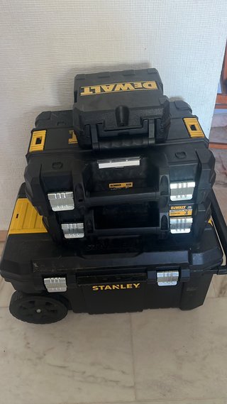 Taladro Percutor DeWalt + Accesorios