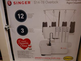 Máquina Overlock Singer S14-78