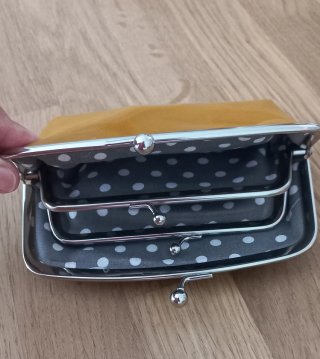 Cartera de piel para mujer