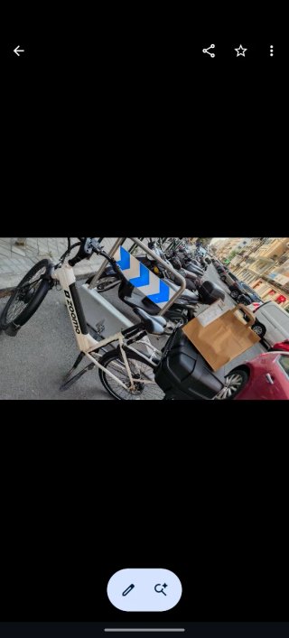 Bicicleta eléctrica Zoomos con maletero
