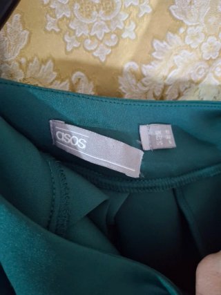 Falda midi verde con vuelo