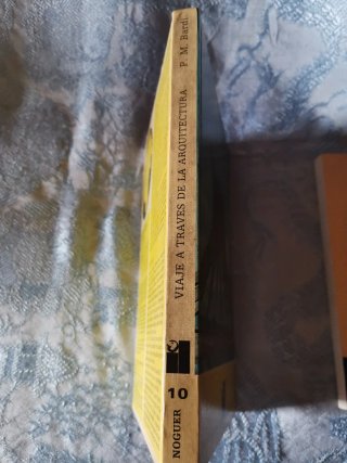 Lote 2 libros arquitectura e historia medieval