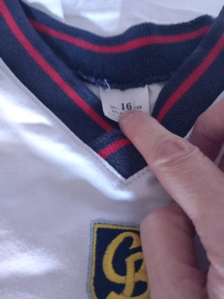 Uniforme escolar: pantalón y camiseta