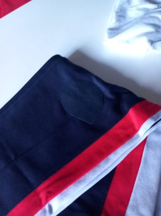 Uniforme escolar: pantalón y camiseta
