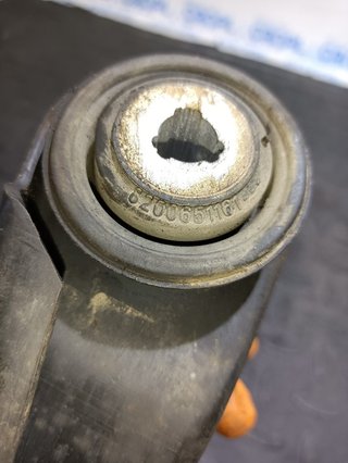 BRAZO SUSPENSION INFERIOR DELANTERO DERECHO RENAU
