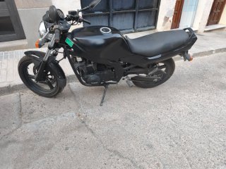 Suzuki Naked Negra Buen Estado.