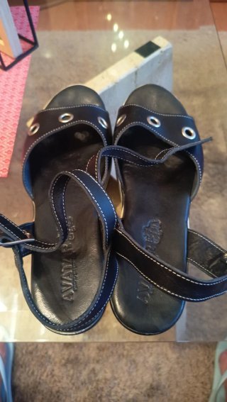 Sandalias de piel negras con plataforma