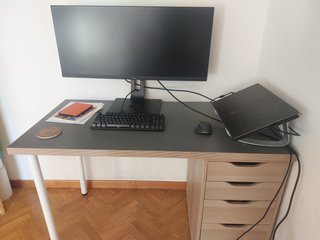 Escritorio IKEA LAGKAPTEN con cajones